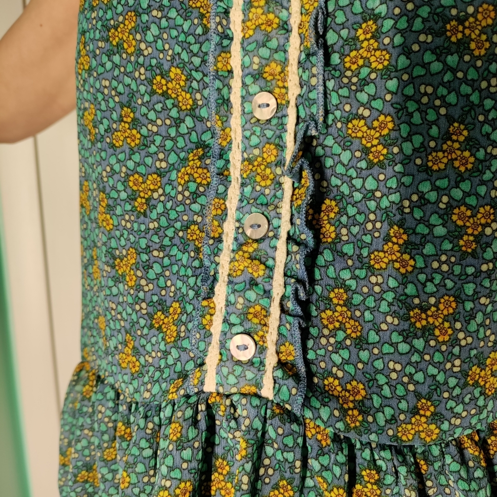 Floral Ruffled Cottage Core Blouse - Picture 4 of 7